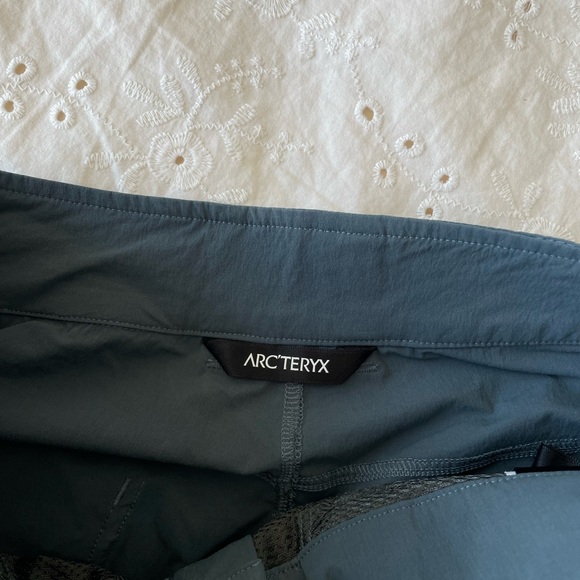 Arcteryx women’s soft shell nylon pants - Picture 3 of 5